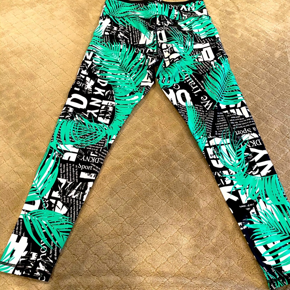 DKNY Sport size small Capri legging